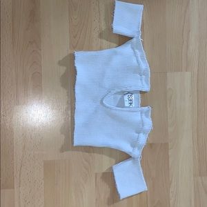 White V neck off the shoulder crop top